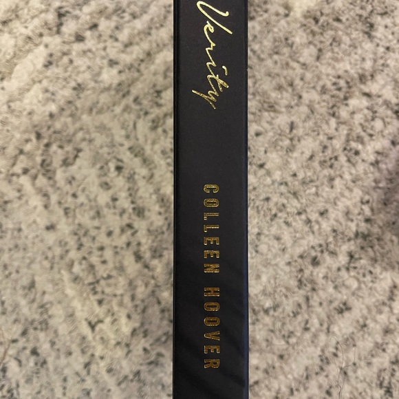 Books - Picture 3 of 6